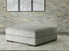 lindyn-living-room-set