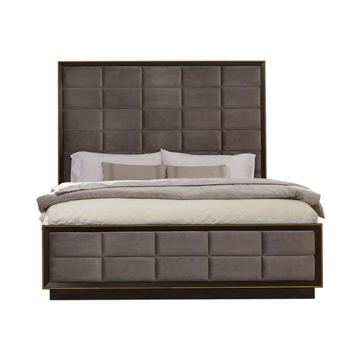 g223263-c-king-eking-queen-bed