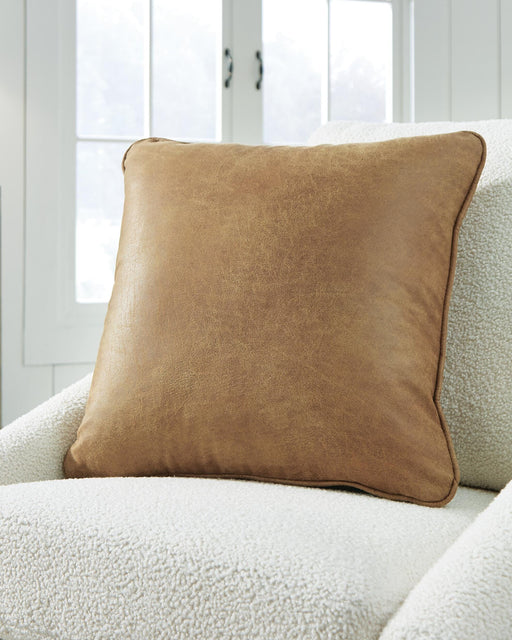 cortnie-pillow