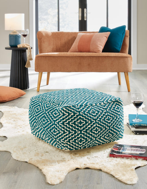 brynnsen-pouf