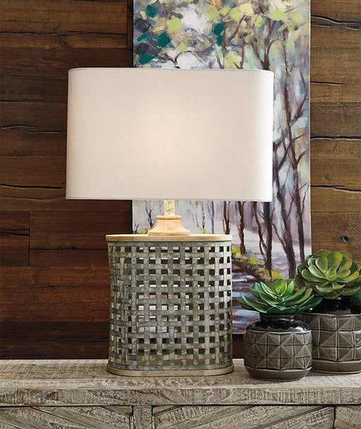 deondra-table-lamp