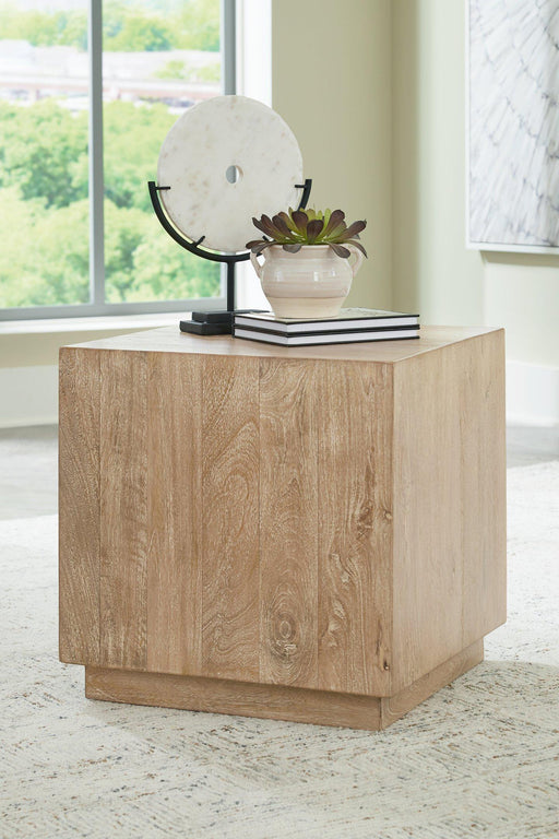 belenburg-accent-table