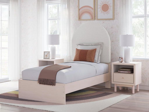 wistenpine-upholstered-bed