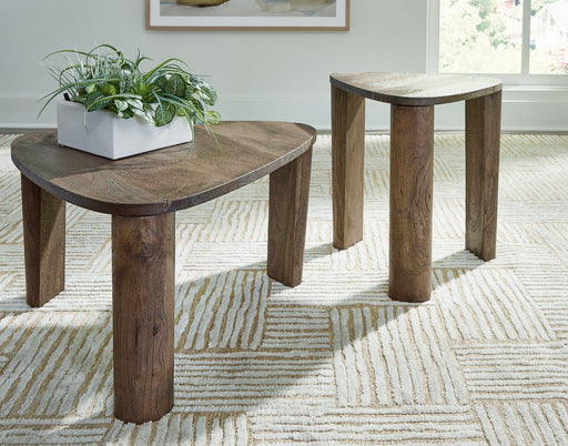 reidport-accent-coffee-table-set-of-2