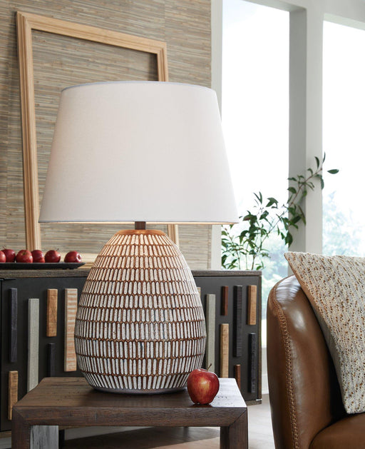 darrich-table-lamp