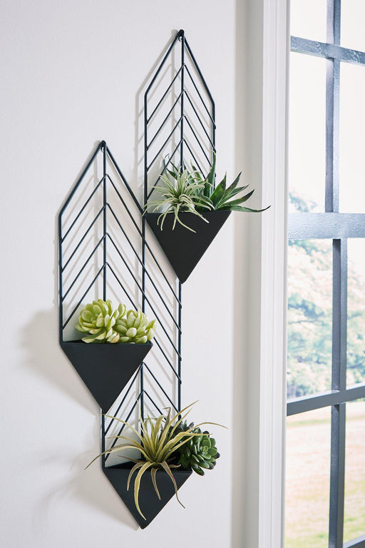 dashney-wall-planter-on-stand