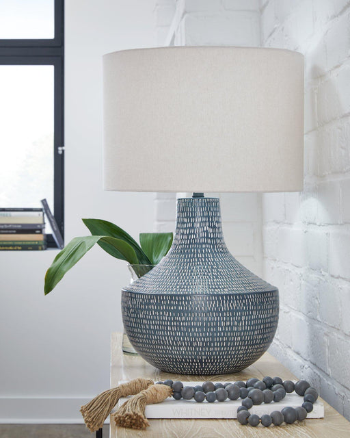 schylarmont-table-lamp