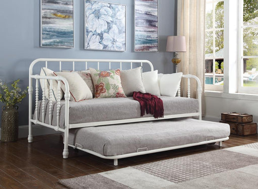 traditional-white-metal-daybed