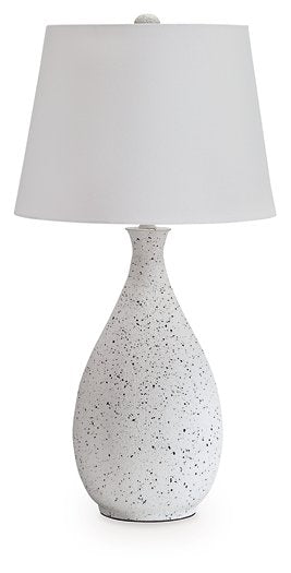 wyattford-table-lamp