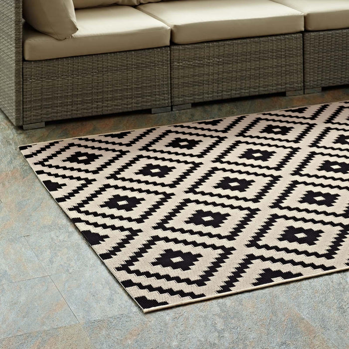 Perplex  Geometric Diamond Trellis 8x10 Indoor and Outdoor Area Rug