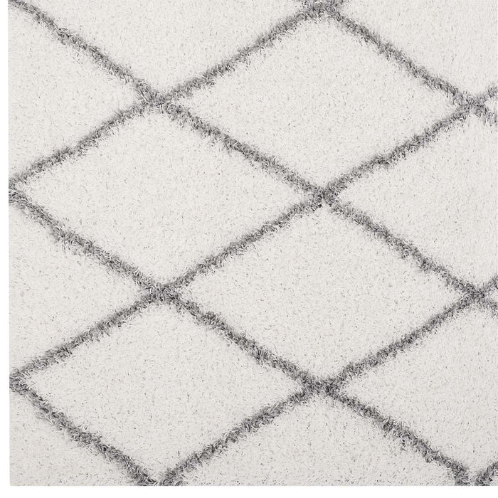 Toryn Diamond Lattice 8x10 Shag Area Rug