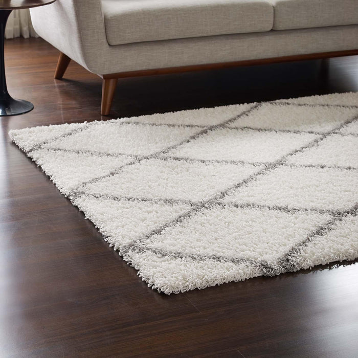 Toryn Diamond Lattice 5x8 Shag Area Rug