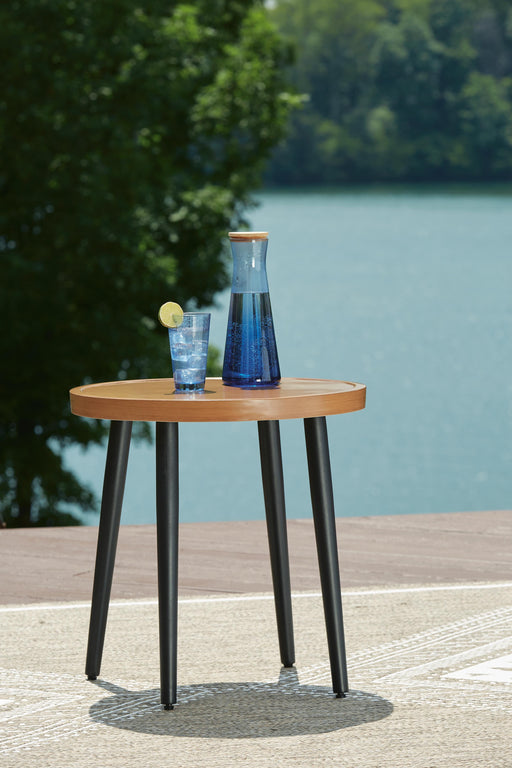 horizon-hall-outdoor-end-table